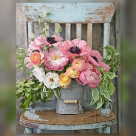 Malen nach Zahlen Strauß rosa Anemonen in einem Eimer auf einem Holzstuhl