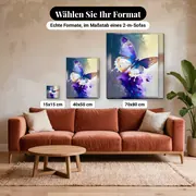 Malen nach Zahlen blauer und violetter Schmetterling auf Blumen, beiger Hintergrund – verfügbare Formate im Größenvergleich zu einem Sofa
