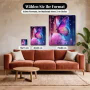 Malen nach Zahlen leuchtender Schmetterling auf einer rosa Blume – verfügbare Formate im Größenvergleich zu einem Sofa