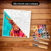Malen nach Zahlen Highland-Kuh Pop-Art in Rosa und Orange – Set bereit zum Loslegen auf dem Tisch