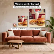 Malen nach Zahlen Essen: Cheeseburger, Pommes &amp; Milchshake im Retro-Diner – verfügbare Formate im Größenvergleich zu einem Sofa
