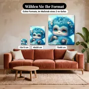 Malen nach Zahlen Baby-Affe in Blau mit Blumenkranz – verfügbare Formate im Größenvergleich zu einem Sofa