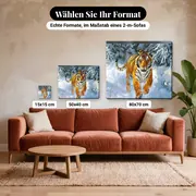 Malen nach Zahlen Tiger rennt durch den Schnee – verfügbare Formate im Größenvergleich zu einem Sofa