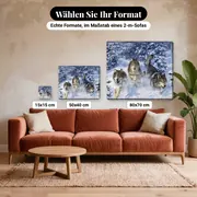Malen nach Zahlen Drei Wölfe rennen durch den Schnee – verfügbare Formate im Größenvergleich zu einem Sofa